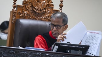 Geram Kuasa Hukum KPU Mimika Tak Punya Bukti, Hakim MK Saldi Isra Sampai Gebrak Meja