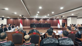 Gurau Kuasa Hukum Cagub-Cawagub Kaltim Soal Merayu Cewek di Sidang MK