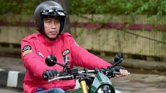 Poster "Touring Bareng Jokowi" Presiden ke-7, Rocky Gerung: Butuh Sensasi?