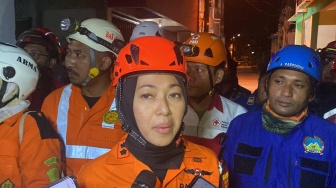 Terjepit Beton Tower Raksasa, Evakuasi Korban Tewas di Bekasi Terkendala Ini