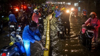 Diguyur Hujan Lebat, Sejumlah Ruas Jalan di Jakarta Tergenang Banjir