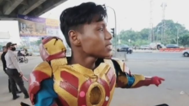 Kurwanto, Iron Man yang menyelamatkan korban kecelakaan maut (Instagram @bekasi_24_jam)