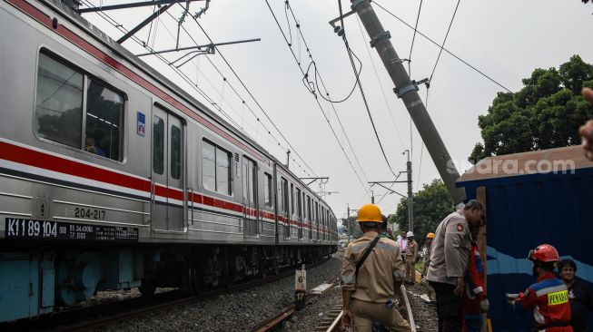 KRL Anjlok di Mangga Dua, Jalur Commuter Line Alami Rekayasa Perjalanan