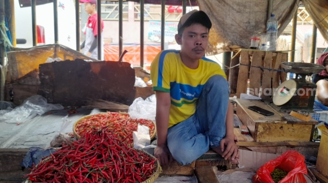 Harga Sayur dan Bahan Pokok Makin Meroket Jelang Pemilu 2024, Warga Skeptis: Semua Calon Sama Saja (Suara.com/Mae Harsa)