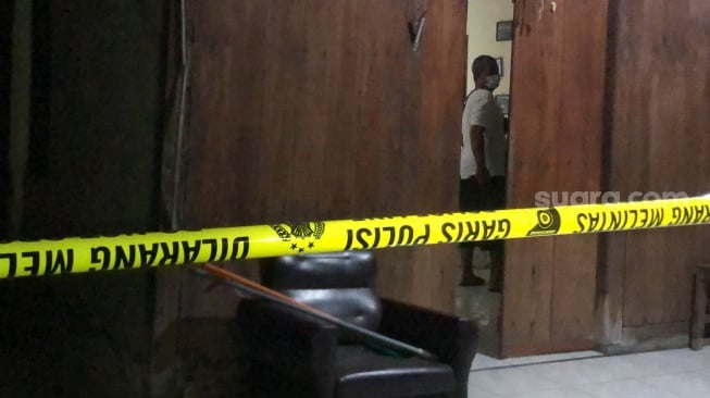 Puntung Rokok dan Benda Ini Ditemukan di Rumah Lansia Bekasi yang Tewas Bersimbah Darah, Polisi Bilang Begini