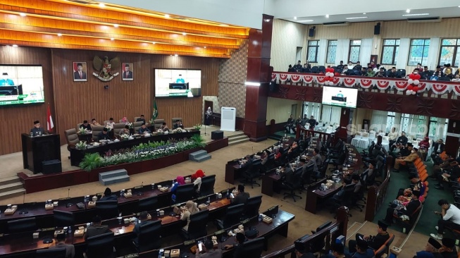 Panas! Rapat Paripurna HUT ke-27 Kota Bekasi Jadi Ajang 'Habisi' Raden Gani Muhammad