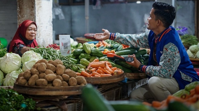 Kredit Ultra Mikro AgenBRILink Sukses Bantu Penjual Ayam Kampung di Pati