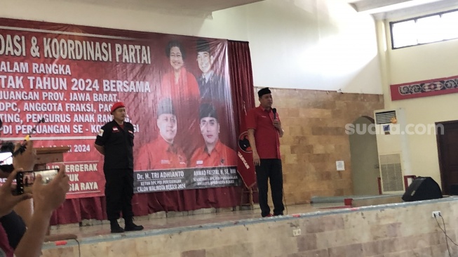 DPD PDI Perjuangan memutuskan Tri Adhianto menjadi Calon Wali Kota Bekasi pada gelaran pilkada serentak 2024. [Suara.com/Mae Harsa]