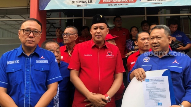 Demokrat-PDIP Resmi Koalisi di Pilkada Kota Bekasi, Pesaing Kuat Heri Koswara-Gus Sholihin [Suara.com/Mae Harsa]