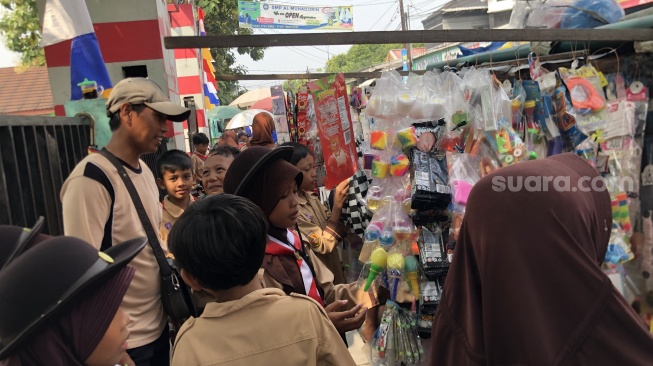 Viral! Permen Semport Bikin Siswa SD Keracunan, Orang Tua di Bekasi Buka Suara