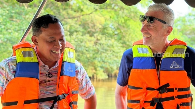 Ketemu Bule Ini, Tri Adhianto Singgung Pengelolaan Sampah Kota Bekasi